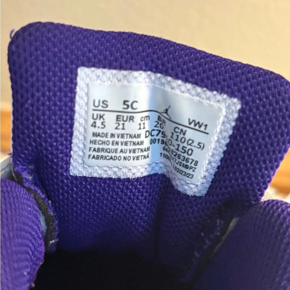 Baby Jordan’s High top Pro Strong toddler size 5